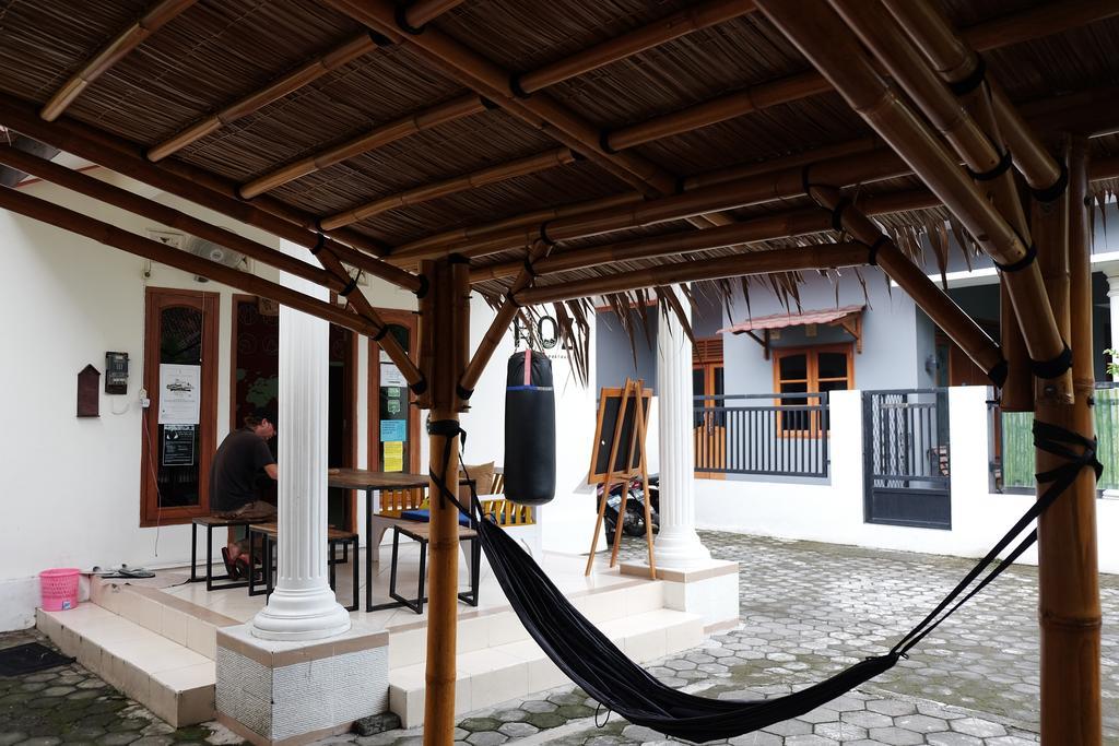 Hoz Bed & Breakfast Джок'якарта Екстер'єр фото