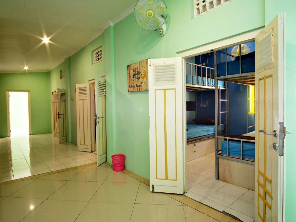 Hoz Bed & Breakfast Джок'якарта Екстер'єр фото